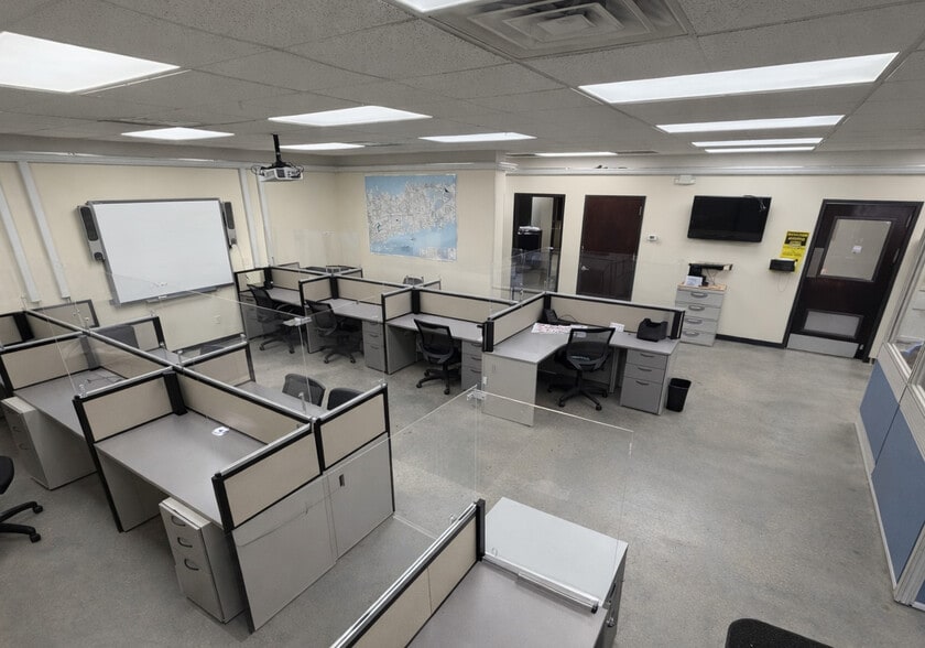 More Photos Of 20 N Grand Blvd, Brentwood Service For Sale