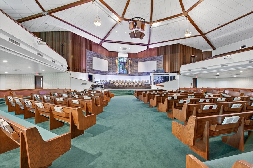 More Photos Of 147 E Hurst Blvd, Hurst Religious Facility For Sale