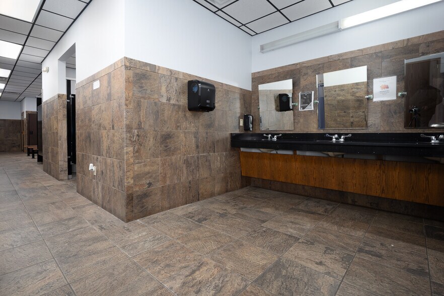 More Photos Of 4200 Carriage Way, Weatherford Medical For Lease