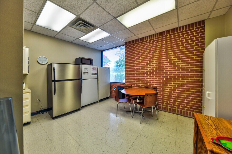 More Photos Of 6210 N Belt Line Rd, Irving Office For Lease