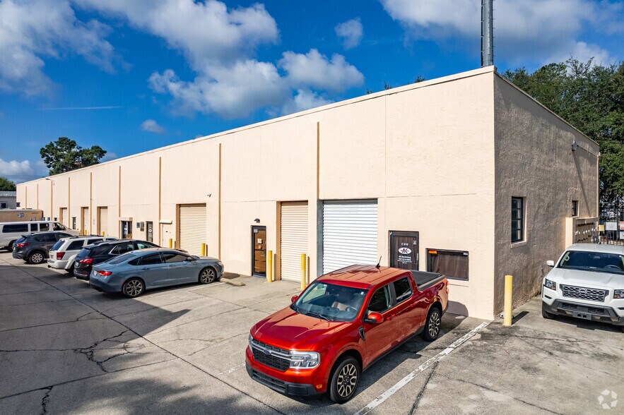 More Photos Of 380 Semoran Commerce Pl, Apopka Unknown For Lease