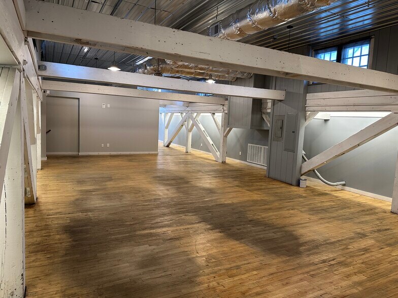 More Photos Of 9130 Otis Ave, Indianapolis Flex For Lease