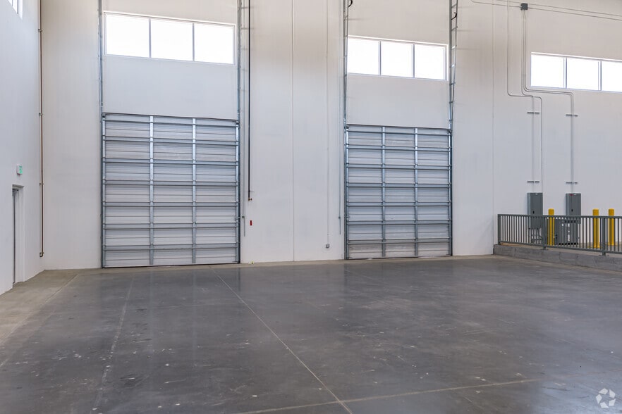 More Photos Of 19472 Cajon Blvd, San Bernardino Distribution For Lease