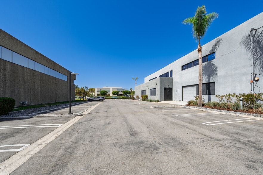 More Photos Of 18071 Fitch, Irvine Showroom For Sale