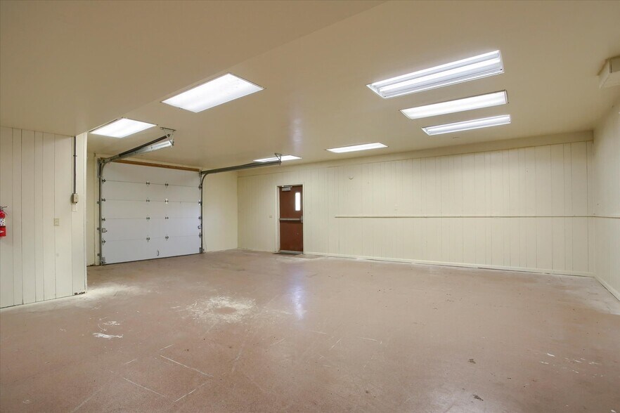 More Photos Of 55 W Shortcut Rd, Newport Loft Creative Space For Sale