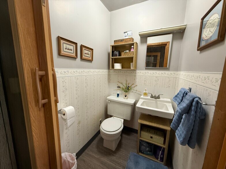 More Photos Of 218 Commercial Ave, Wallace Hotel For Sale