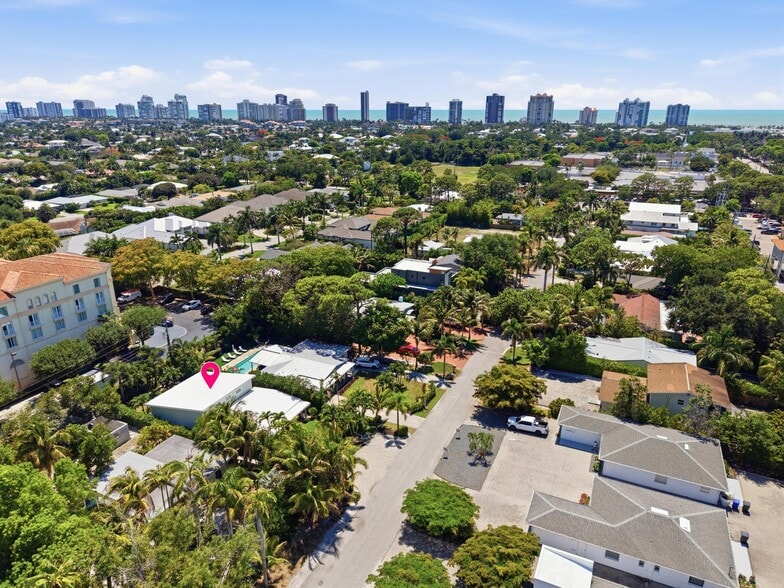 More Photos Of 840 Myrtle Ter, Naples Freestanding For Sale
