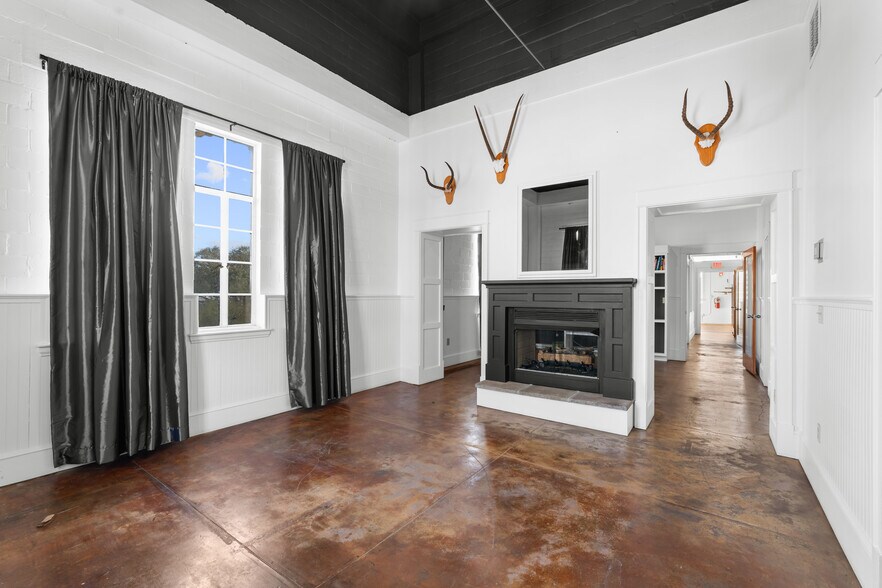 More Photos Of 939 N Magnolia Ave, Ocala Freestanding For Sale