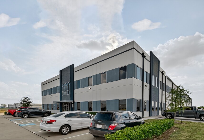 More Photos Of 611 Choctaw Ln, Katy Distribution For Lease