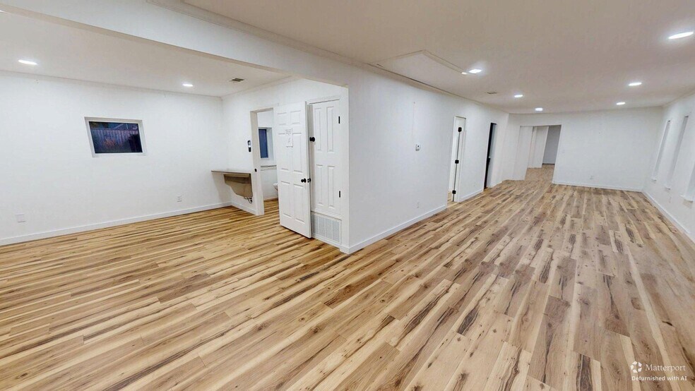 More Photos Of 400 W Cervantes St, Pensacola Flex For Lease