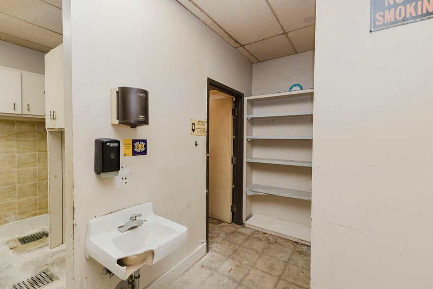 More Photos Of 1560 S Topeka St, Wichita Lodge Meeting Hall For Sale