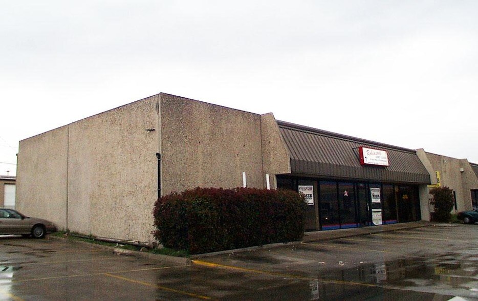 More Photos Of 341-347 W Mockingbird Ln, Dallas Light Manufacturing For Lease