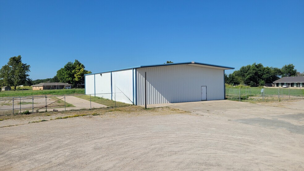 Primary Photo Of 14210 Highway 177, Shawnee Freestanding For Sale