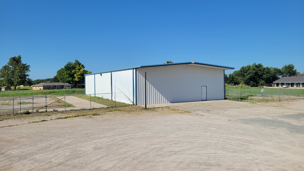 Primary Photo Of 14310 Us-177 Hwy, Shawnee Freestanding For Sale