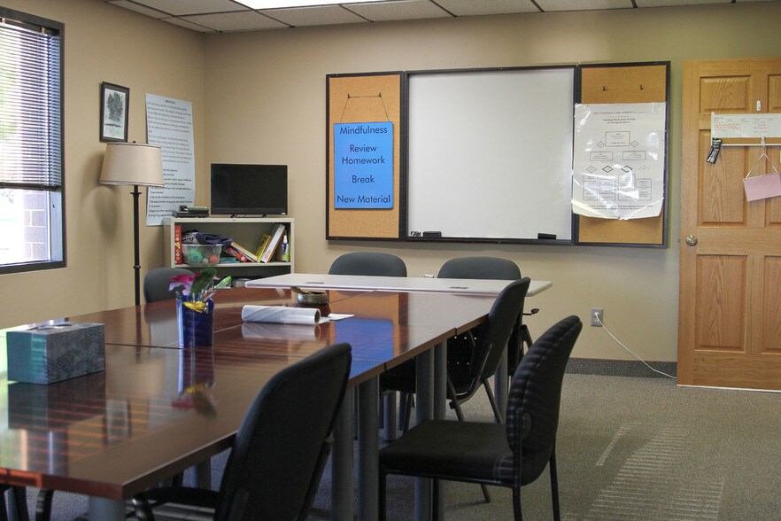 More Photos Of 1652 Greenview Dr SW, Rochester Office For Lease