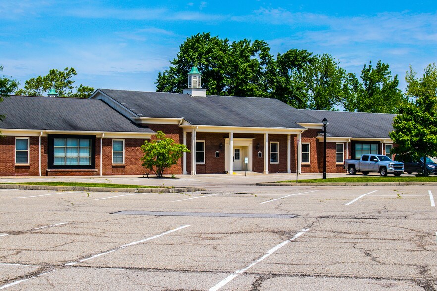 More Photos Of 34-38 Triangle Park Dr, Cincinnati Loft Creative Space For Lease