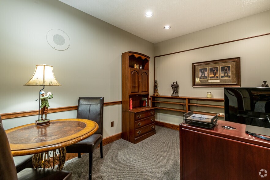 More Photos Of 4051 Whipple Ave NW, North Canton Coworking Space