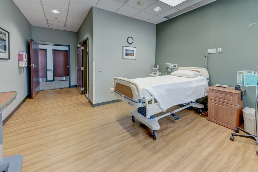 More Photos Of 19110 Darvin Dr, Mokena Medical For Lease