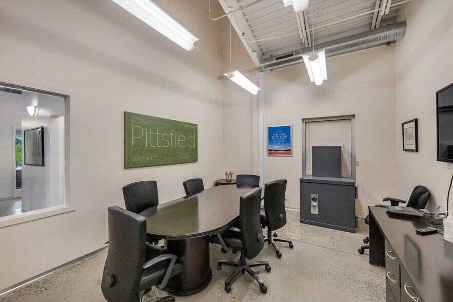 More Photos Of 111 Silver Lake Blvd, Pittsfield Office For Sale