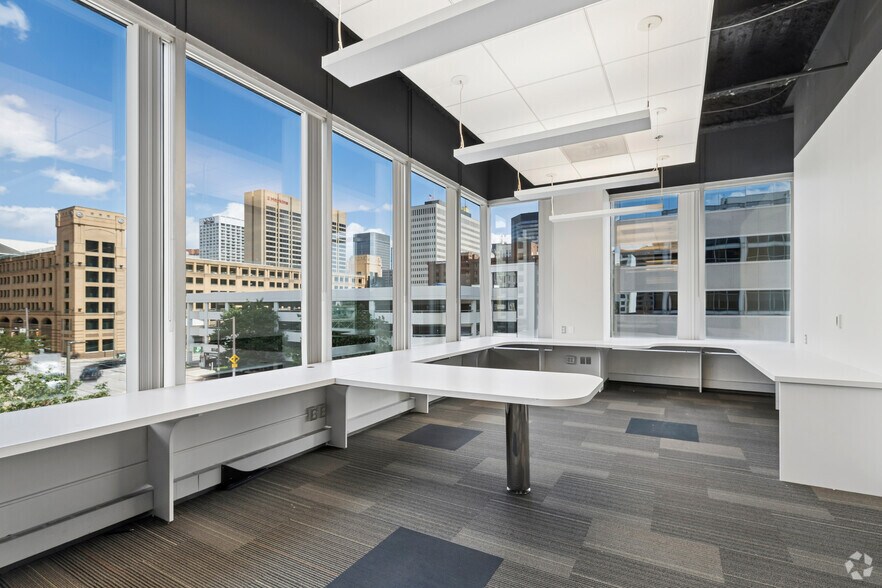 More Photos Of 300 W Pratt St, Baltimore Office For Sale