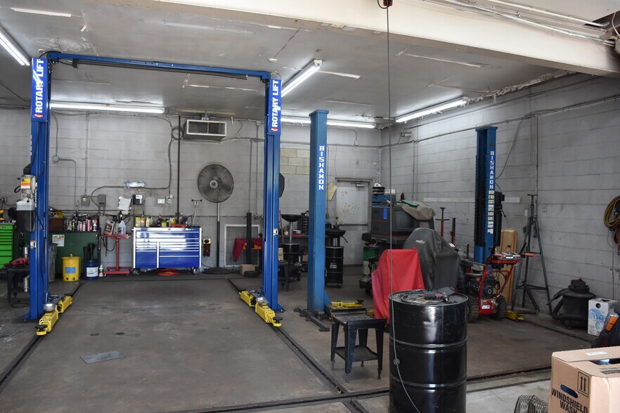 More Photos Of 29 E Germantown Pike, Plymouth Meeting Auto Repair For Sale