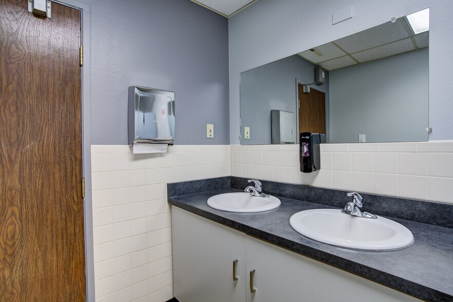 More Photos Of 225 S Academy Blvd, Colorado Springs Office For Sale