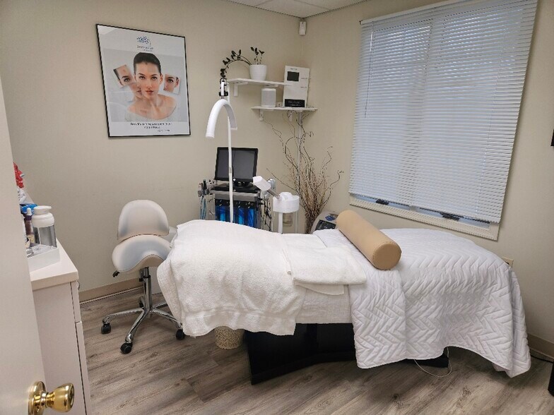 More Photos Of 11700-11706 Bowman Green Dr, Reston Office For Sale