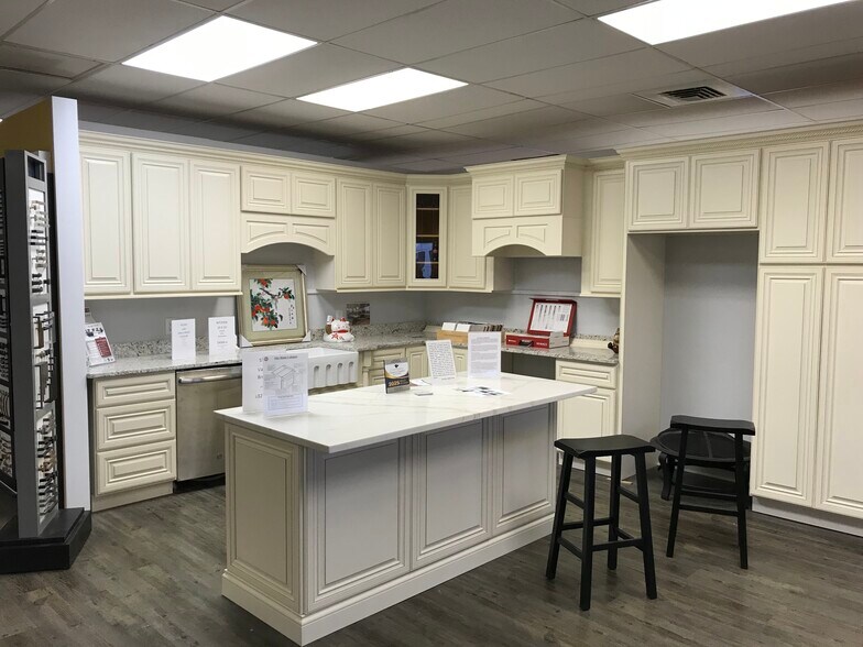 More Photos Of 1702 S Madison St, Whiteville Freestanding For Sale