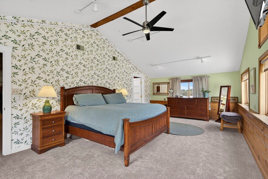 More Photos Of 16 Colls Farm Rd, Jaffrey Freestanding For Sale