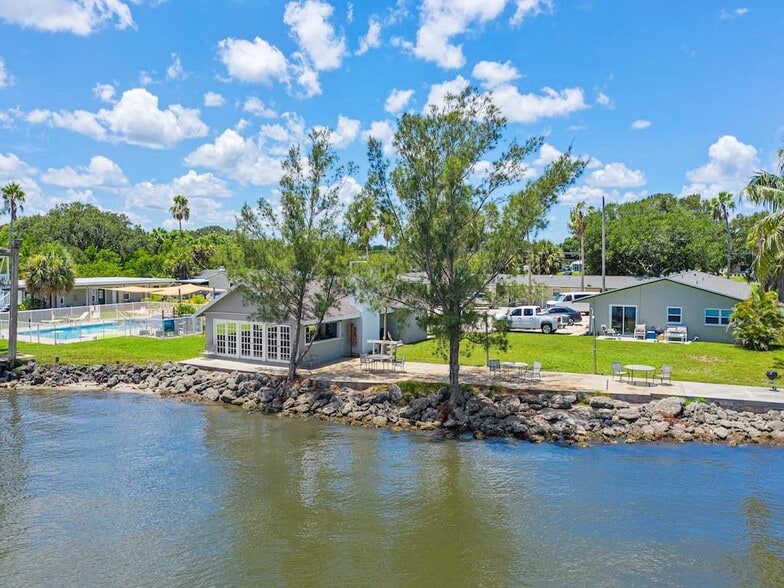 More Photos Of 412 Indian River Dr, Sebastian Hotel For Sale