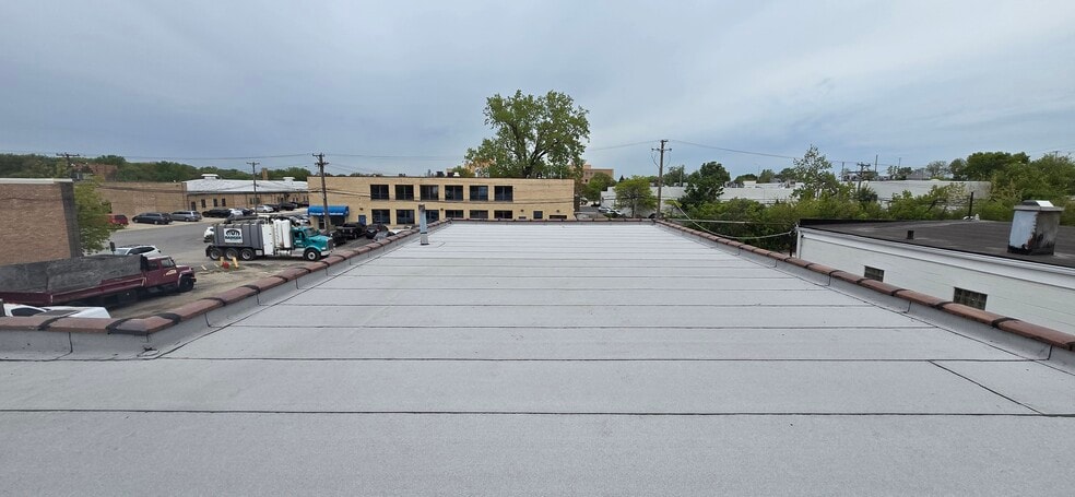 More Photos Of 1407 Redeker Rd, Des Plaines Industrial For Sale