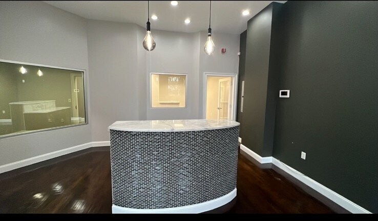 More Photos Of 18 Oliver St, Newark Office For Lease