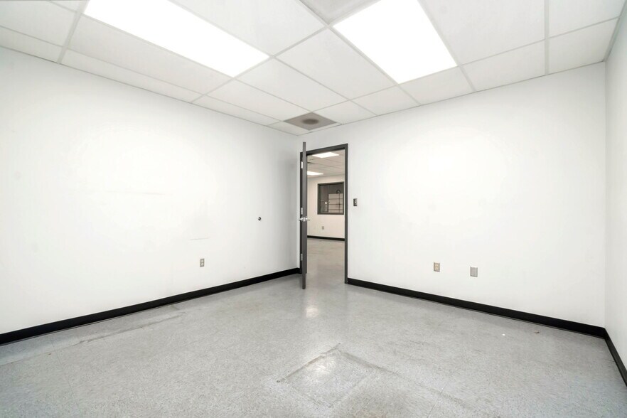 More Photos Of 101 Lexington Ave, Cheyenne Warehouse For Lease