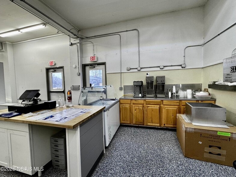 More Photos Of 301 S Defiance St, Stryker Auto Repair For Sale