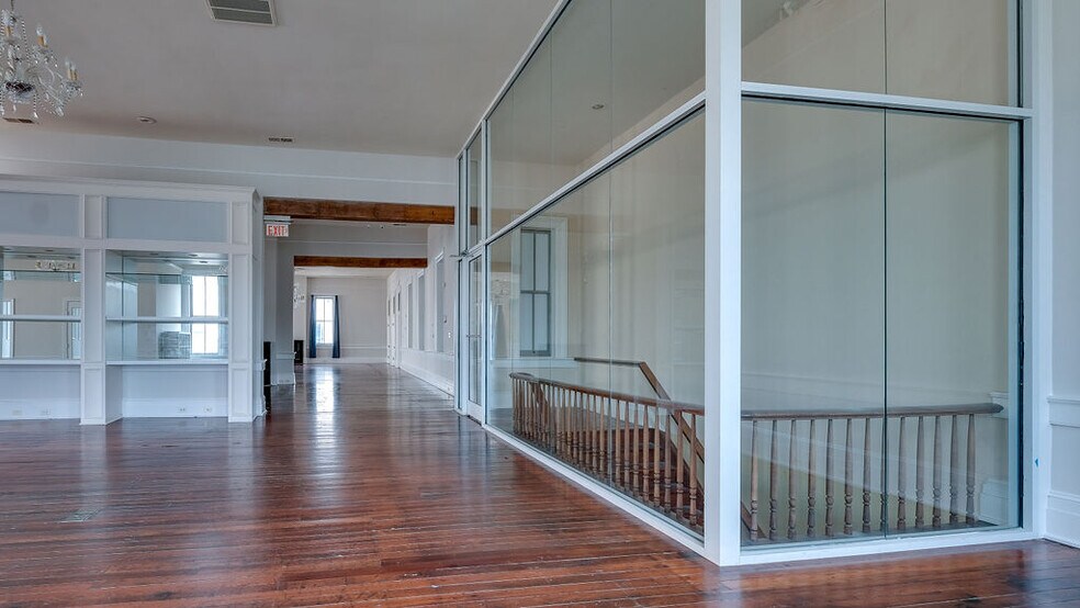 More Photos Of 36 W Broughton St, Savannah Office For Lease