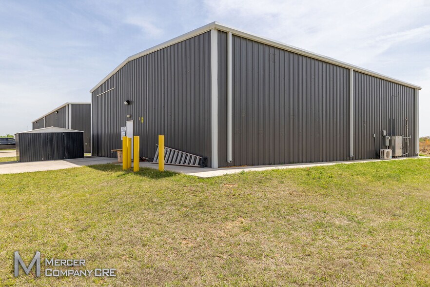 More Photos Of 240 Silver Ln, Edmond Warehouse For Sale