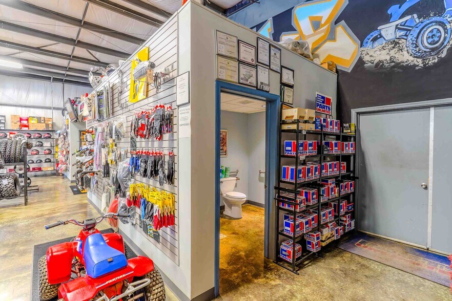 More Photos Of 233 Scranton Pocono Hwy, Moscow Auto Repair For Sale