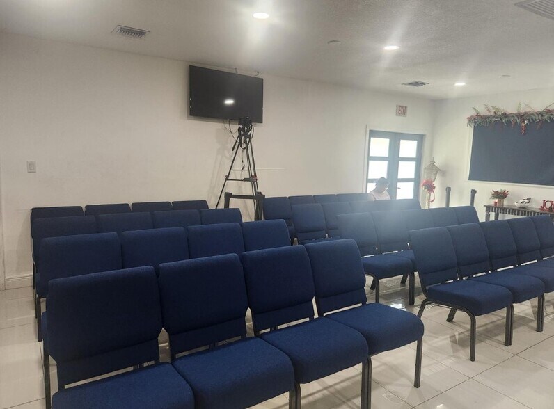 More Photos Of 1000 Foster Rd, Hallandale Beach Religious Facility For Sale