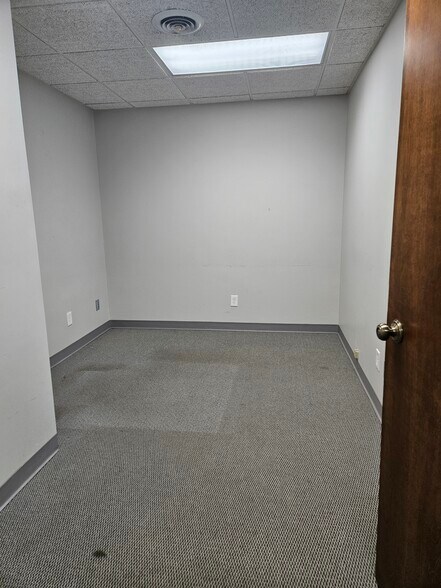 More Photos Of 950-980 Wabash Ave, Chesterton Industrial For Sale