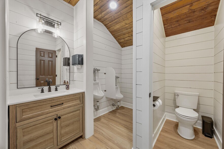 More Photos Of 4201 Pleasant Valley Rd, Union Grove Restaurant For Sale