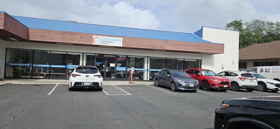 Primary Photo Of 2700 S King St, Honolulu Unknown For Lease