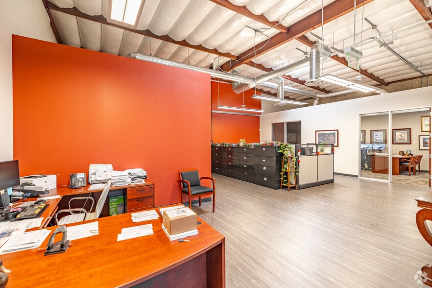 More Photos Of 350 E Orangethorpe Ave, Placentia Warehouse For Lease