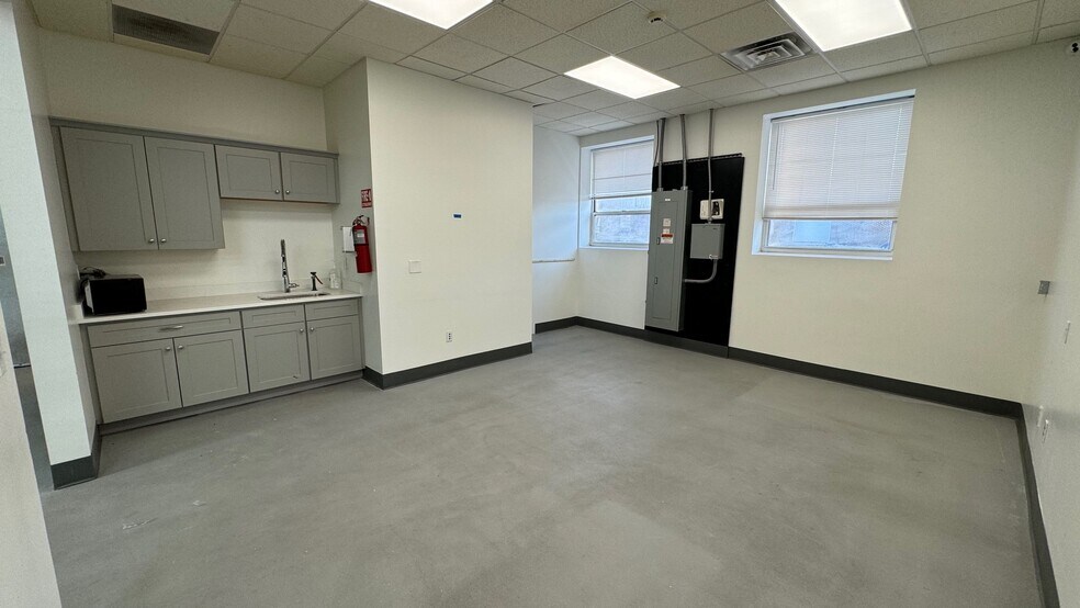 More Photos Of 236 Blackford Ave, Middlesex Warehouse For Lease