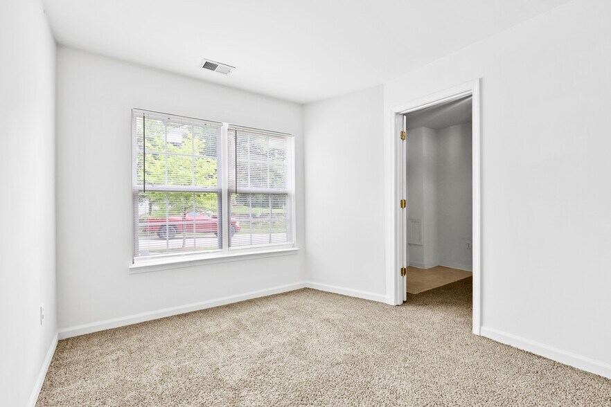 More Photos Of 437-445 Kenneth Sq, Baltimore Multifamily For Sale