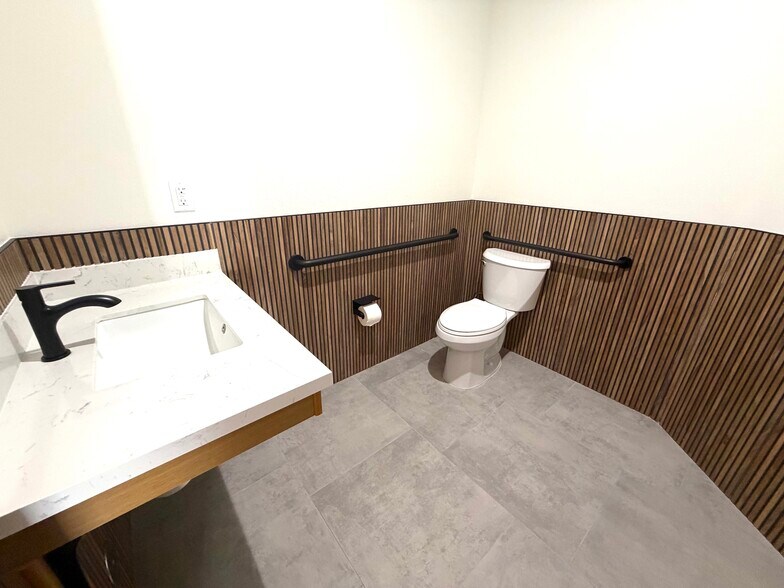 More Photos Of 13345 Euclid St, Garden Grove Restaurant For Lease