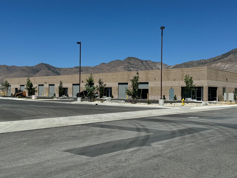 More Photos Of 35 Enterprise Way, Dayton Warehouse For Lease