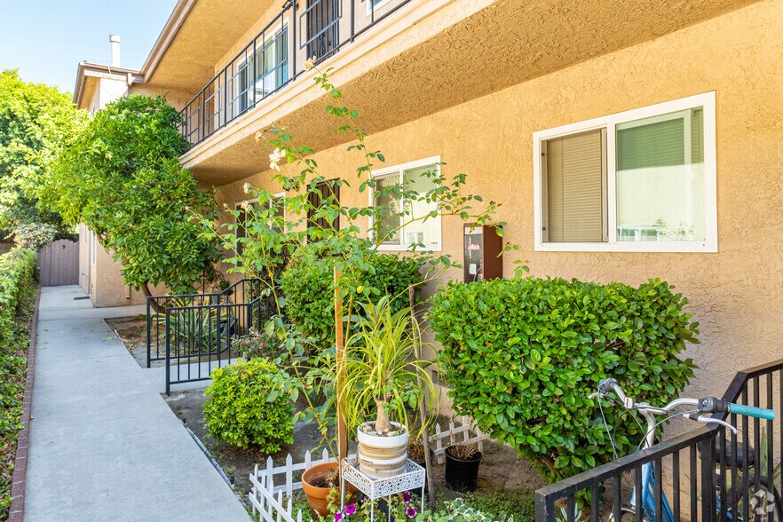 More Photos Of 231 Justin Ave, Glendale Apartments For Sale