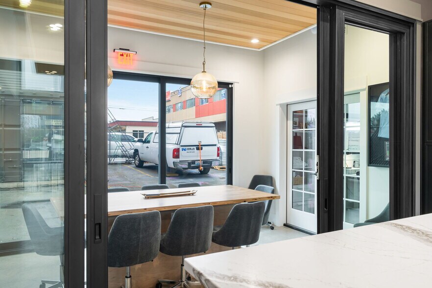 More Photos Of 1464 49th St NW, Seattle Office For Sale