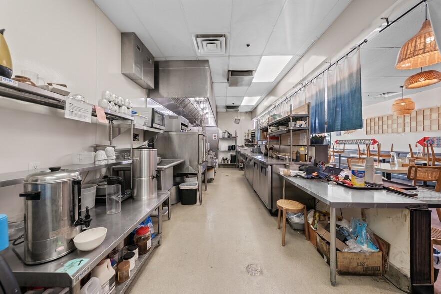 More Photos Of 3370-3400 S Bristol St, Santa Ana Freestanding For Lease