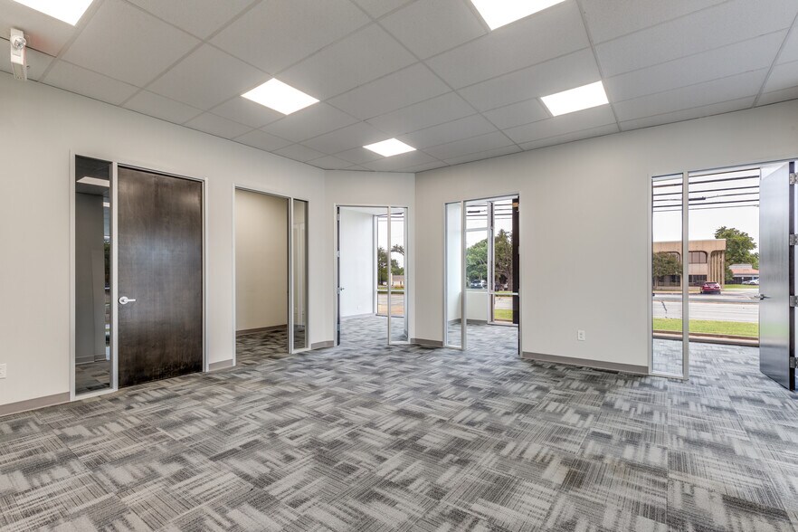 More Photos Of 2824 Valley View Ln, Farmers Branch Medical For Lease